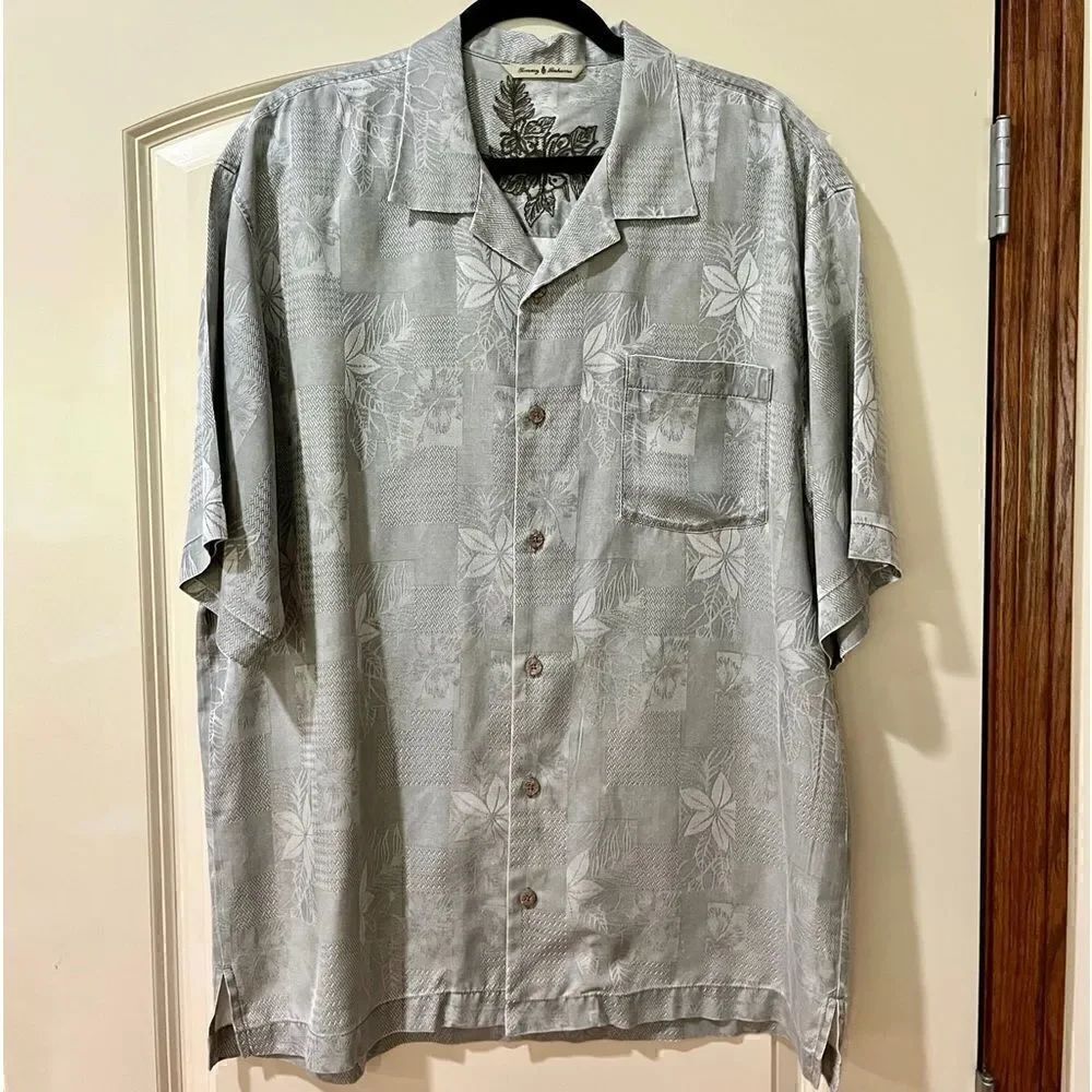 TOMMY BAHAMA 100% Silk Short Sleeve Button Up Shirt Gray Men’s Size Large